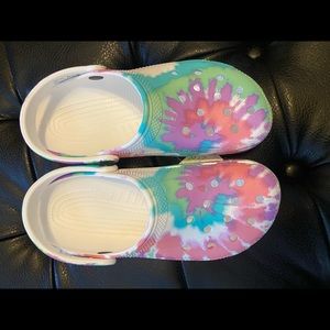 Brand New!! Tie dye CROCS women size 10 ☔️